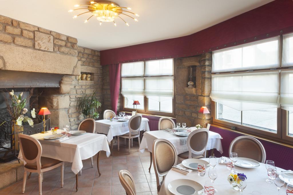 Au Relais Du Porhoet Guilliers Exteriör bild