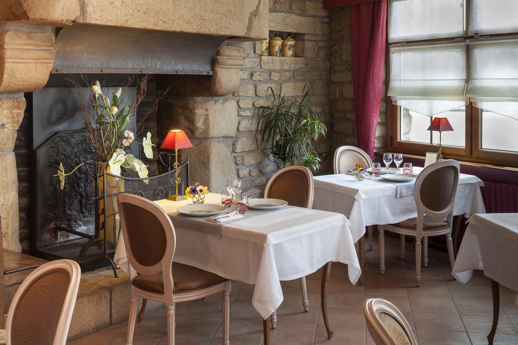 Au Relais Du Porhoet Guilliers Exteriör bild